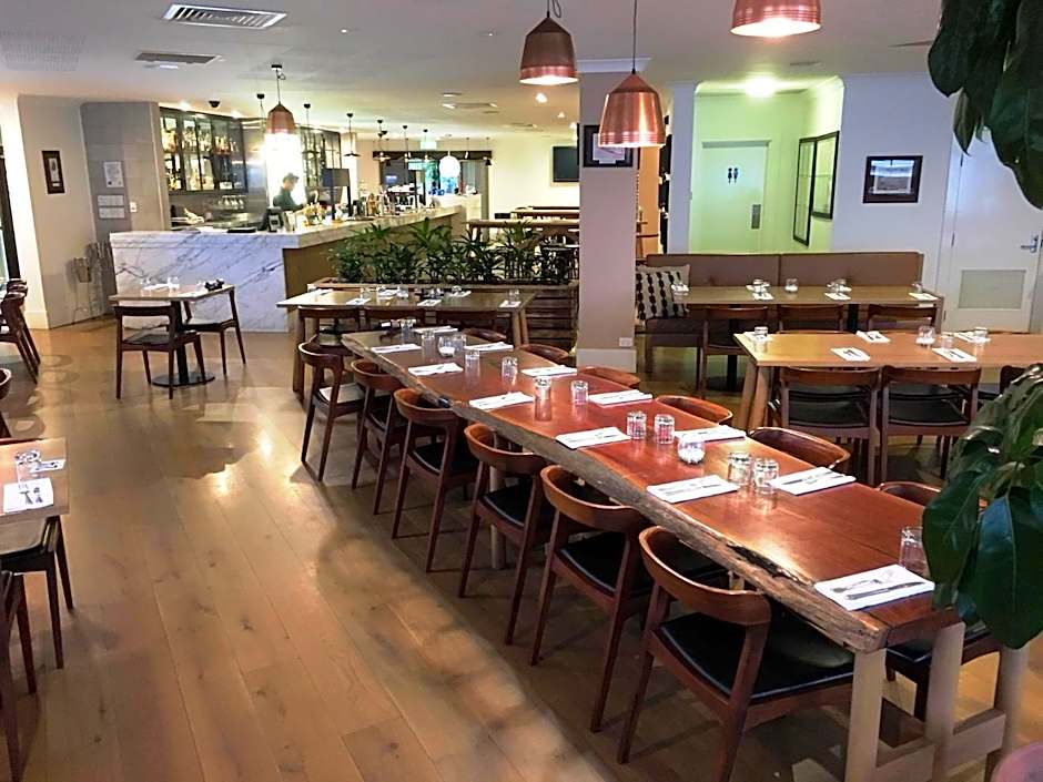 Western Gateway Motel and Apartments