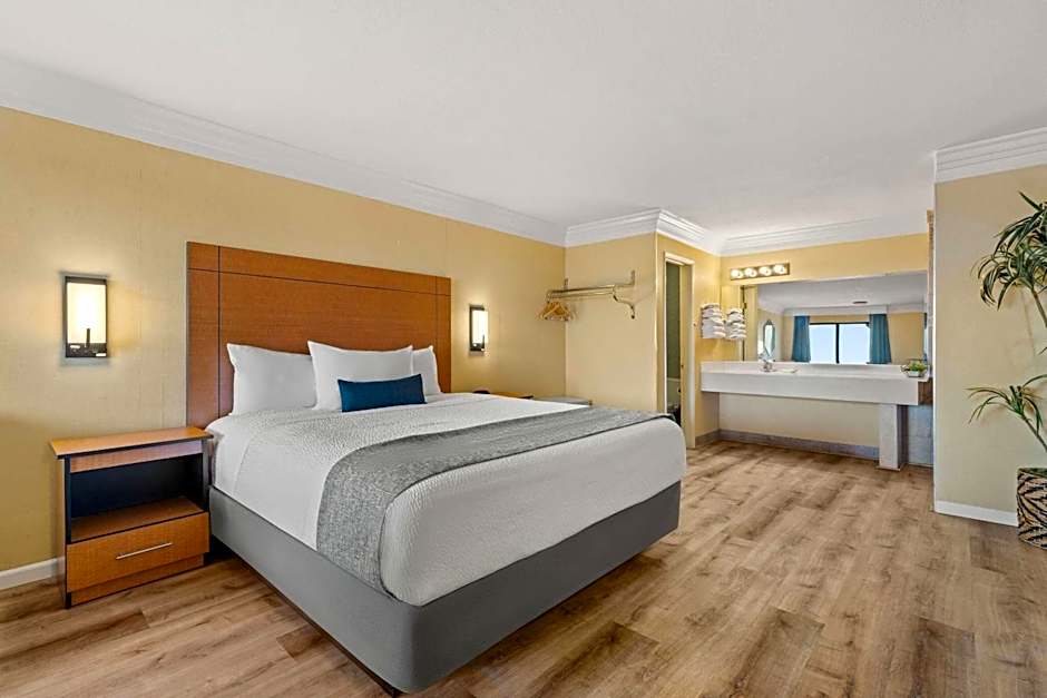 Travelodge by Wyndham San Clemente Beach
