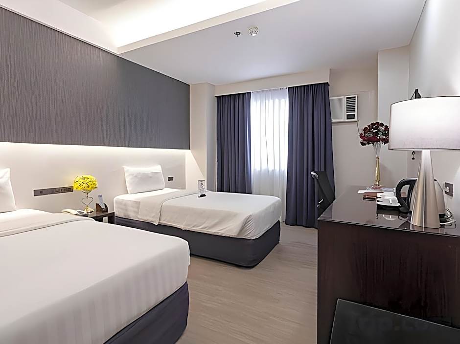 Sarrosa International Hotel And Residential Suites