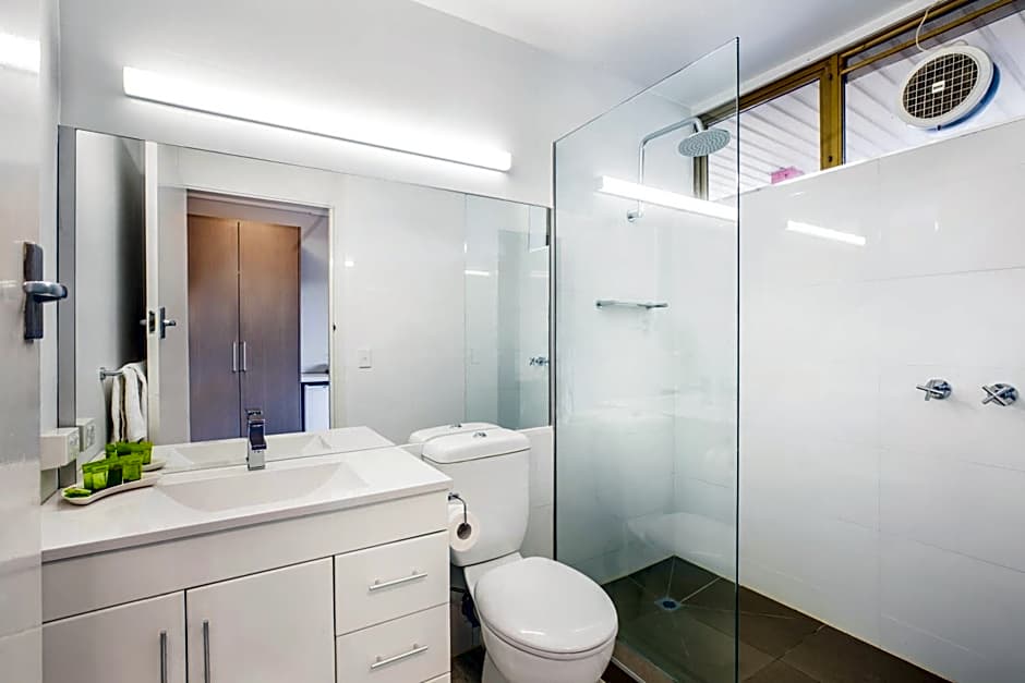 Nightcap at Shoppingtown Hotel