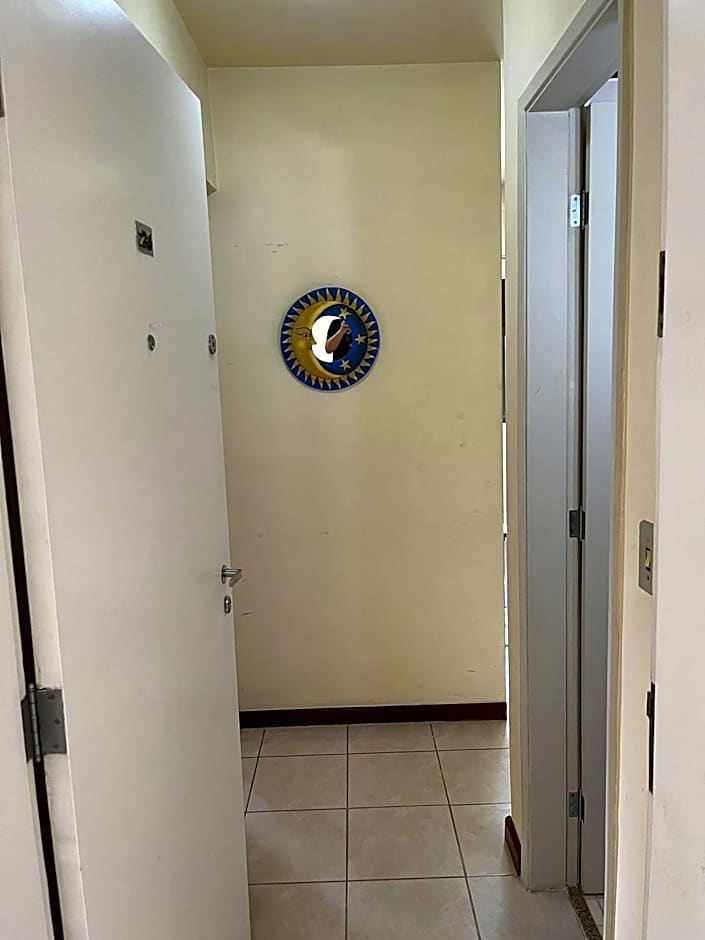 RIVIERA: M6 PRAÇA DAS ARTES 24 Duplex, Perto da Praia, Vista para as Piscinas, 3Dorms+Sala Íntima, 2½Banh, 2Gar, Ar+Ventiladores, Wi-Fi, Tela de Proteção, Varanda com Churrasqueira Ecológica, até 8-9Hóspedes