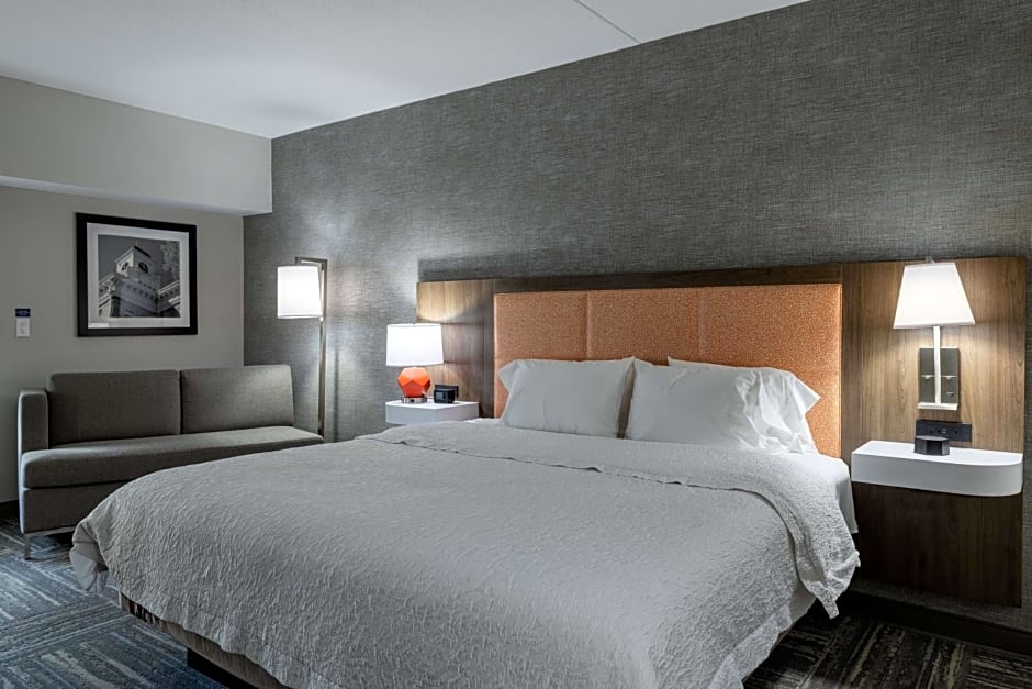 Hampton Inn By Hilton and Suites Knoxville-Downtown, TN