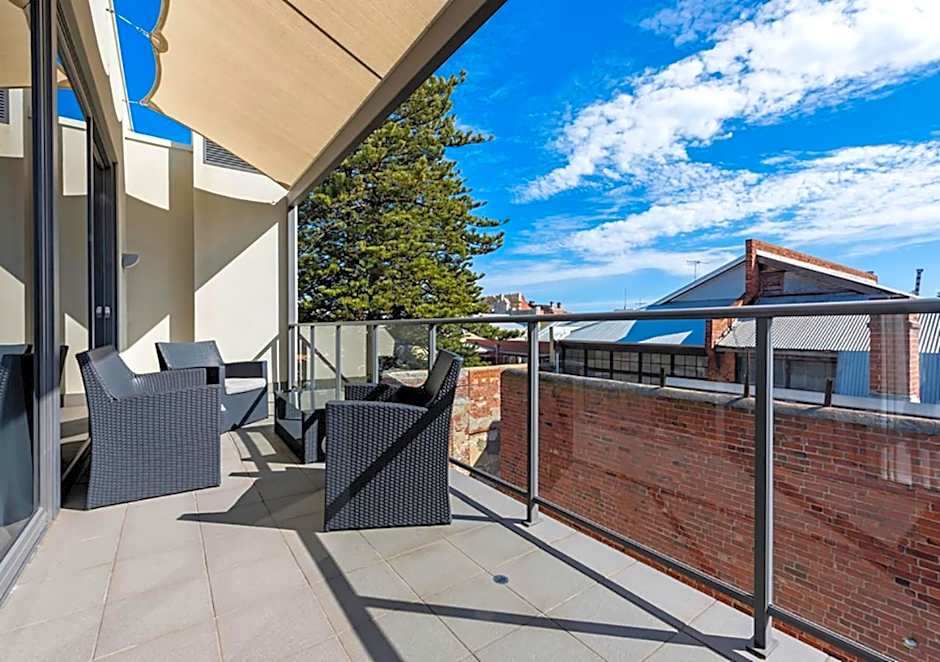 New Haus by Hougoumont Hotel, former Bannister 22