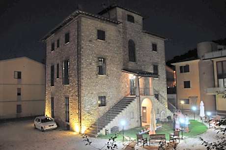 Four-Bedroom Apartment with Garden View