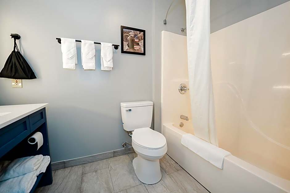 AmericInn by Wyndham Tomahawk