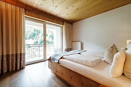 Deluxe Double Room with Garden View