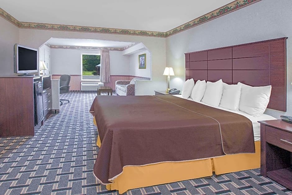 Photo 1 of 1 of Studio 1 King Bed Suite, Nonsmoking