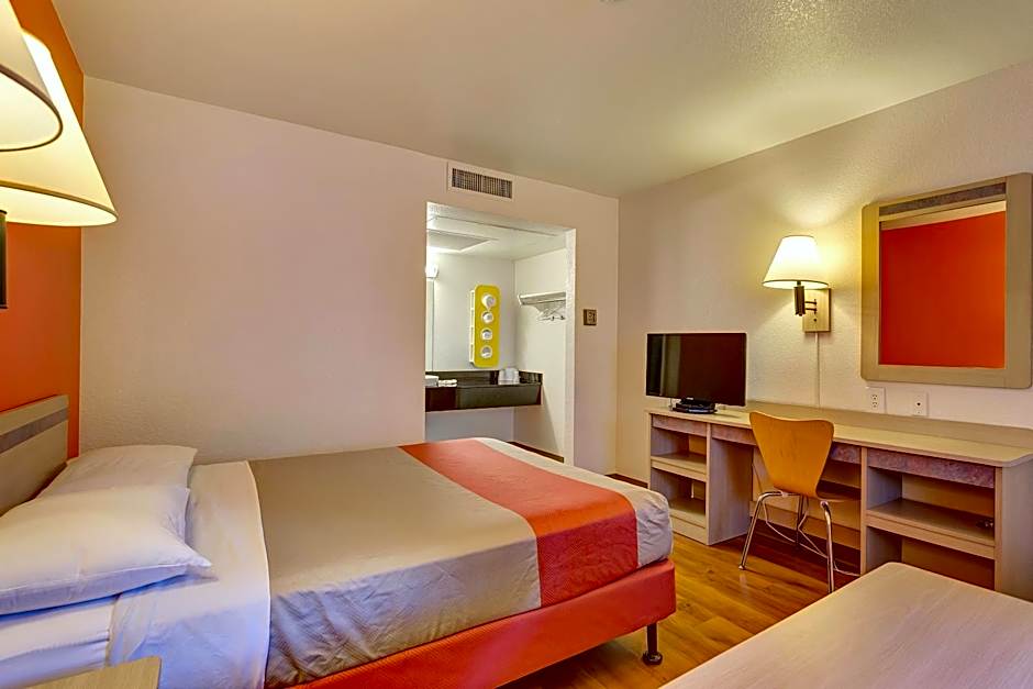 Super 8 by Wyndham Santa Rosa North