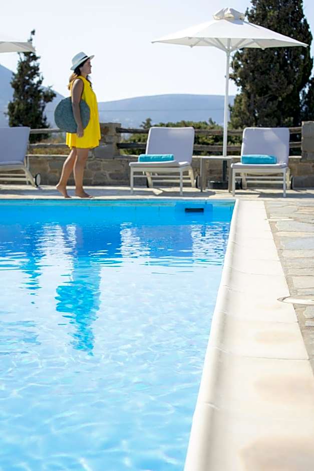 Akrotiri Hotel