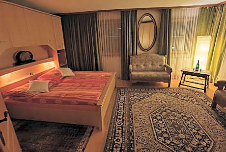 Deluxe Double Room with Shower