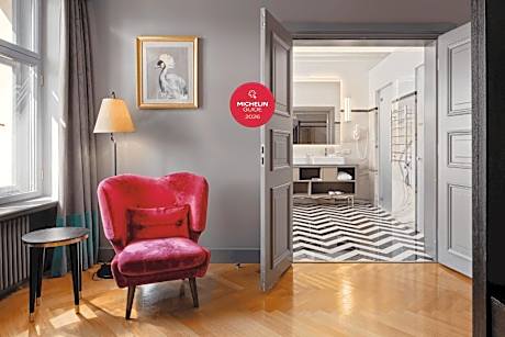 Grand Poet Hotel and SPA by Semarah