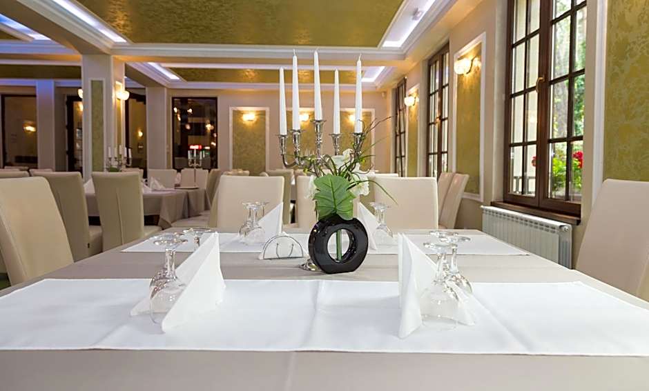 Complex Parc Pini Moinesti