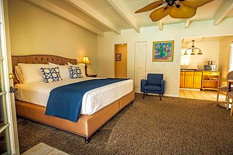 King Suite with Pool View