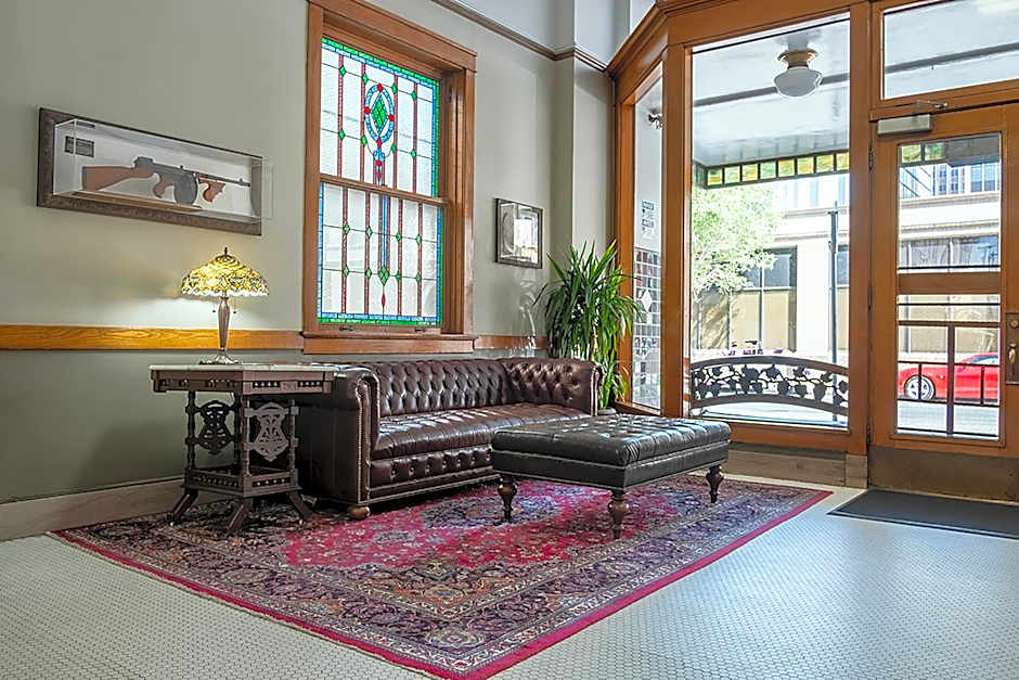 Gardner Hotel