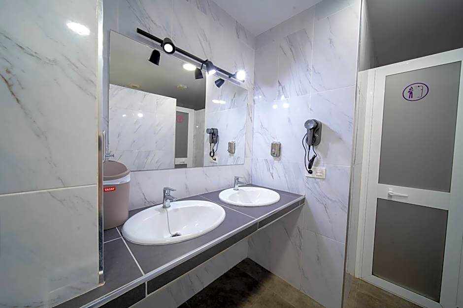 Be Happy Hostel - Albergue en el centro de Nerja