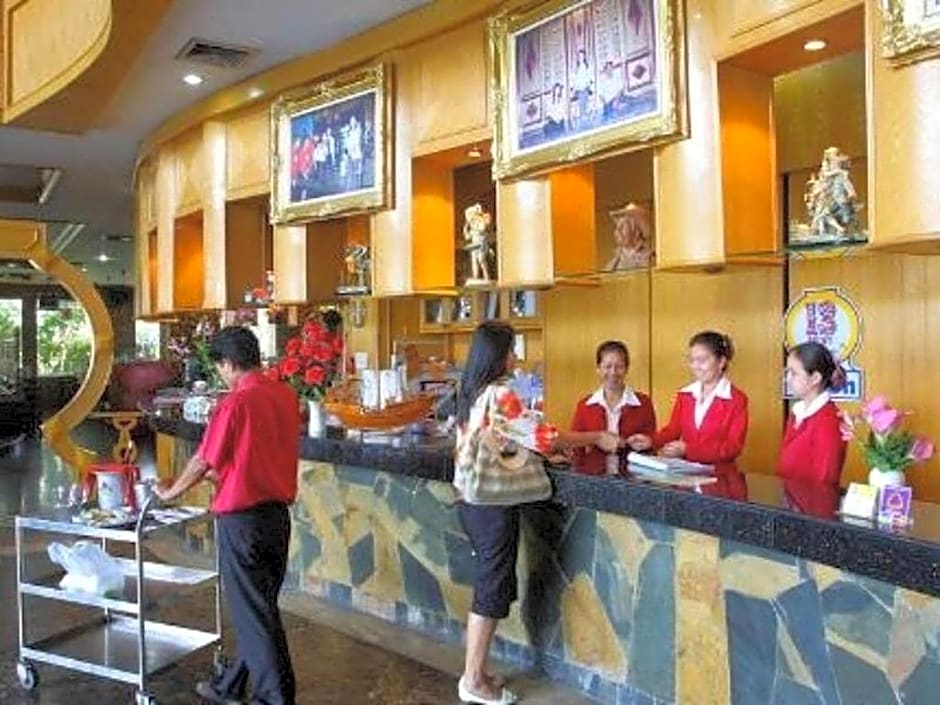 OYO 75466 13 Coins Bang Yai Hotel