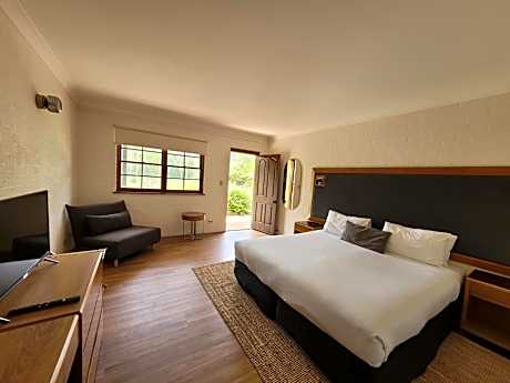 Deluxe Double or Twin Room with Mountain View