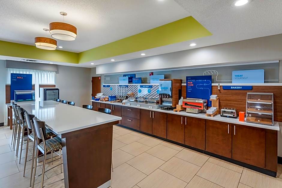 Holiday Inn Express Hotel & Suites Cincinnati-Blue Ash By IHG