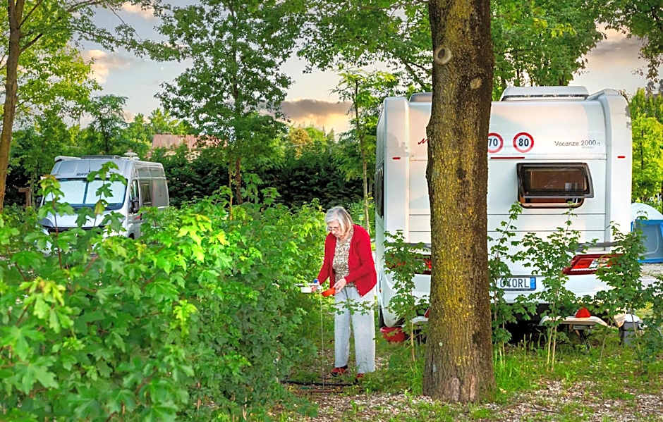 hu Venezia Camping in Town