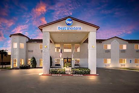 2 Queen Beds, Non-Smoking, High Speed Internet Access, Microwave And Refrigerator, Coffee Maker, Iro