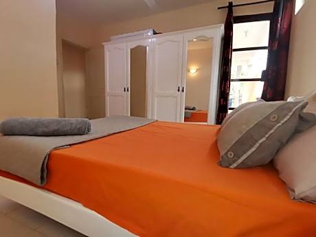 Calm Oasis Sunset Beach 3bed Apart in flic en flac