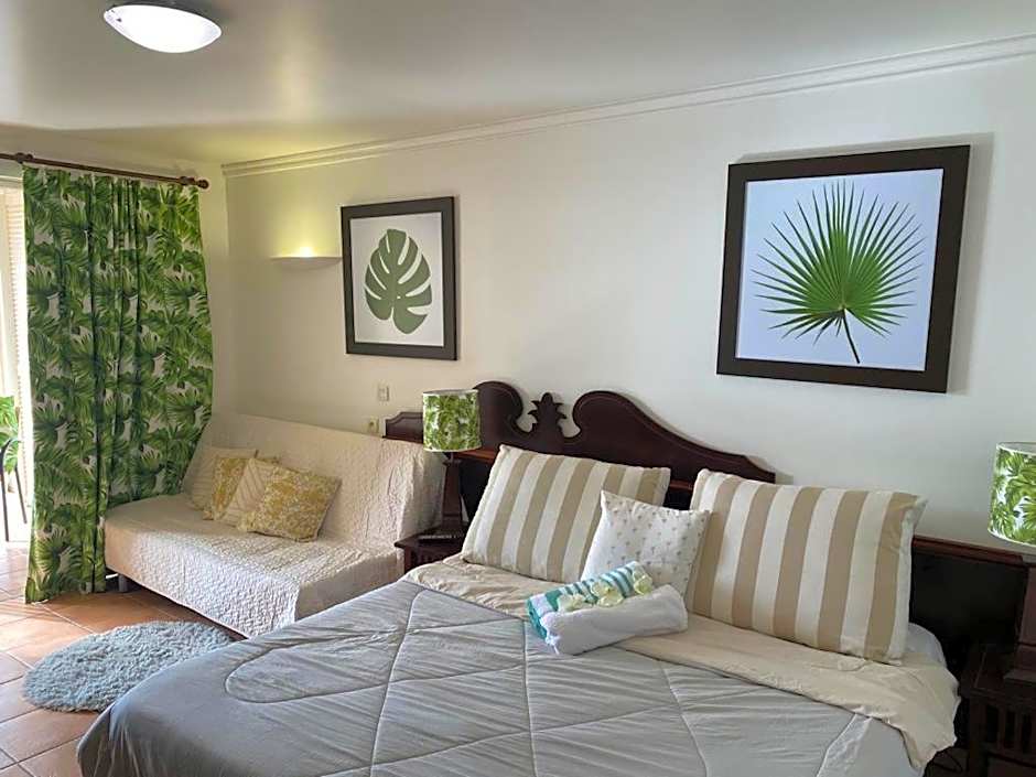 Au beau village studio rez de jardin