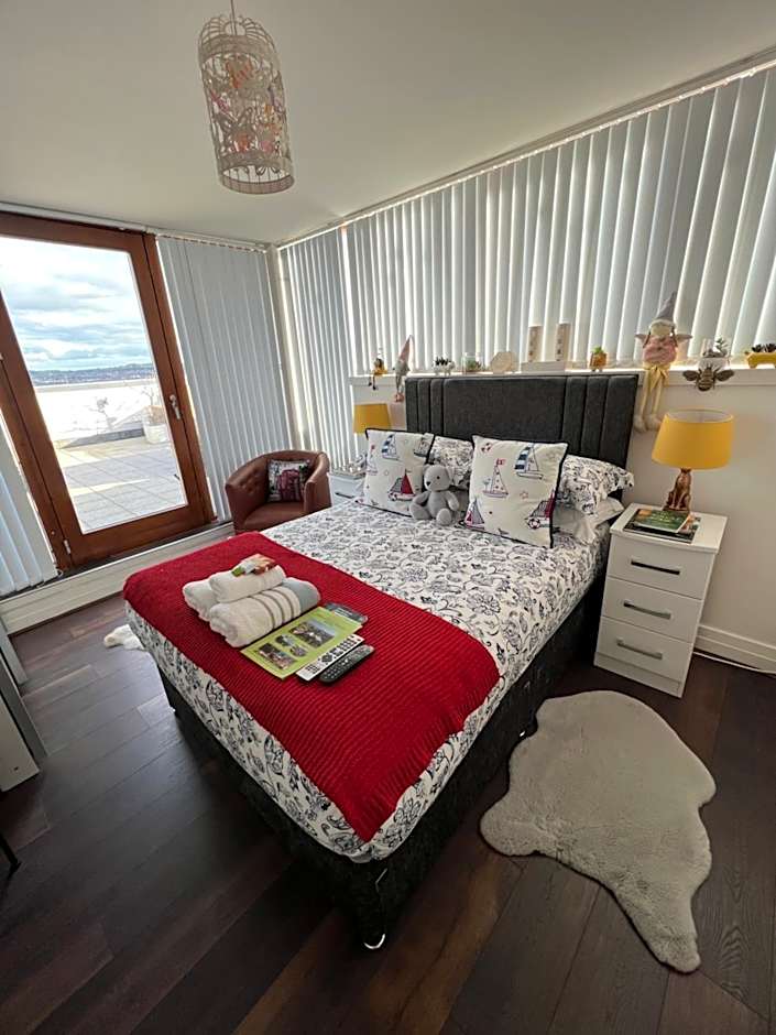 James Clow Bed & Breakfast & Apartments