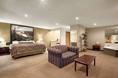 Deluxe King Studio Suite - Non-Smoking