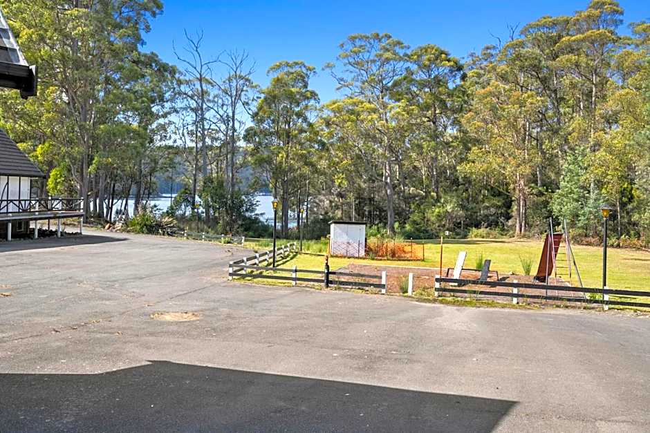 The Fox and Hounds Historic Hotel