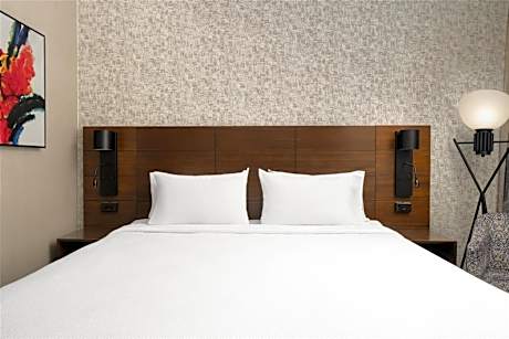 King Room with Mobility Accessible Tub