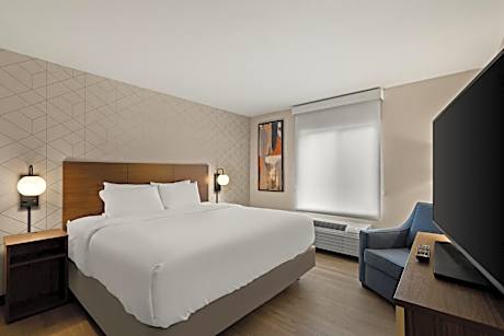 King Suite with Tub - Disability Access/Non Smoking