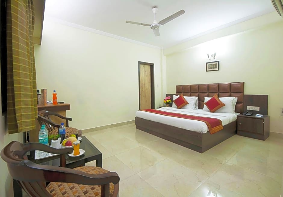 Capital O 2382 Hotel White House Continental