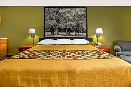 1 King Bed Non-Smoking