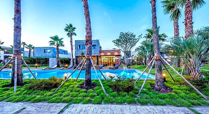 Arts Spa and Pool Villa