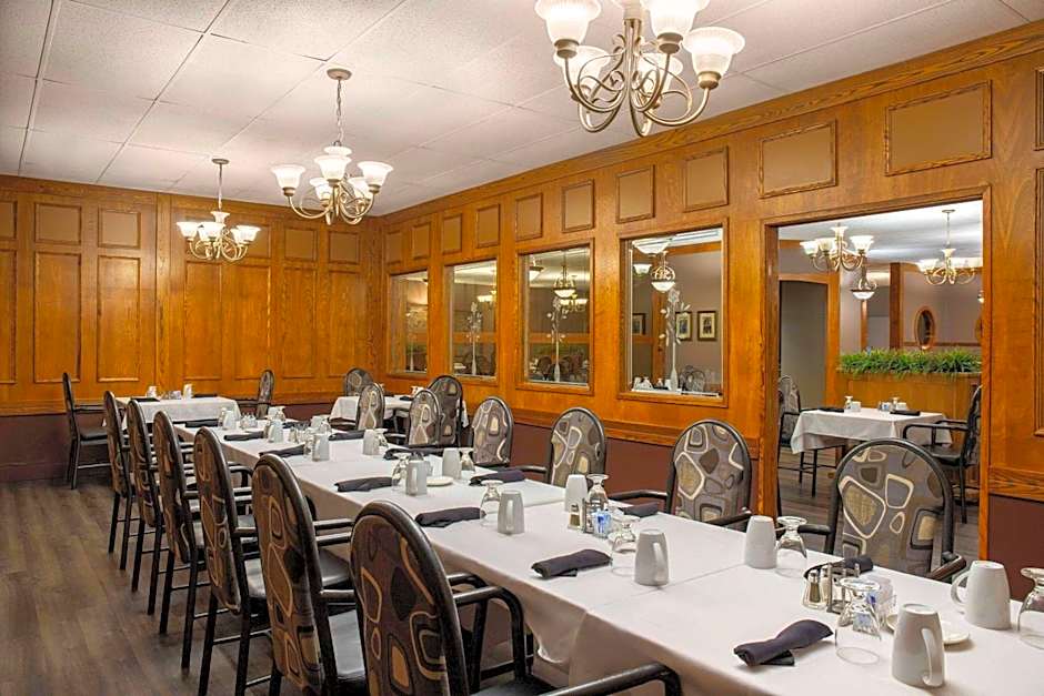 Days Inn & Conference Centre by Wyndham Camrose Norsemen