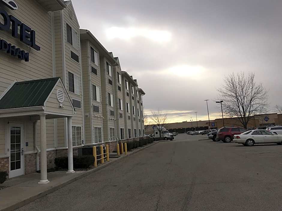 Microtel Inn & Suites By Wyndham Indianapolis Airport
