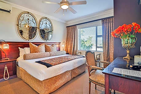 Executive Suite with private Lounge and Lagoon view