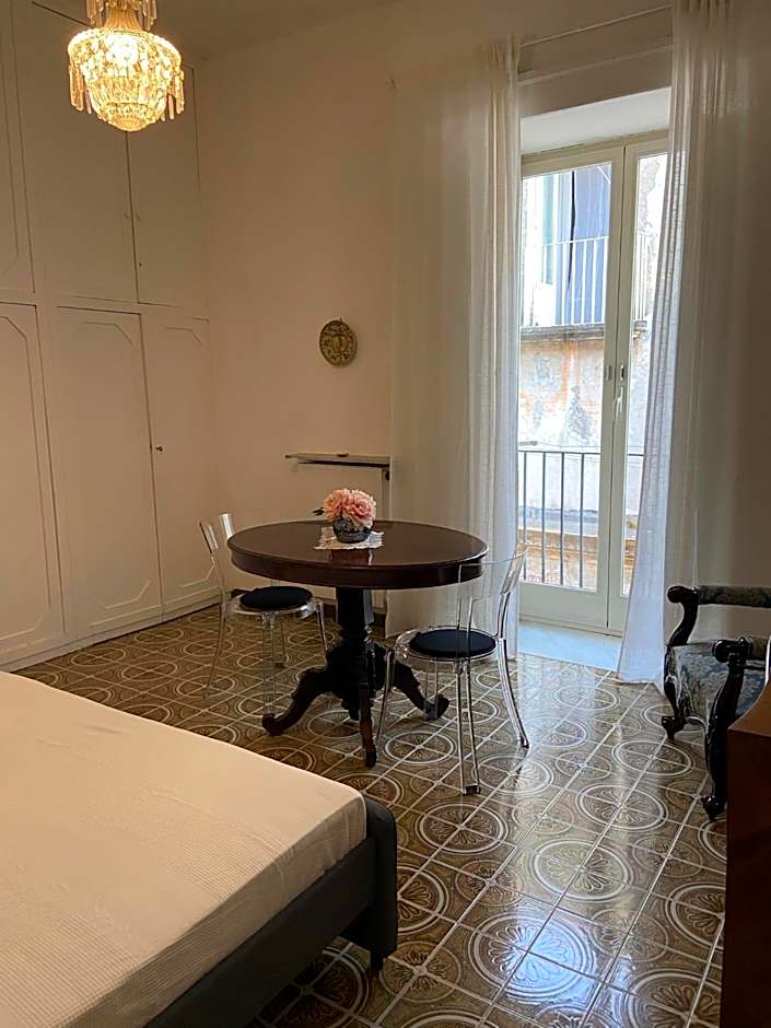 Rooms in San Domenico Maggiore 3