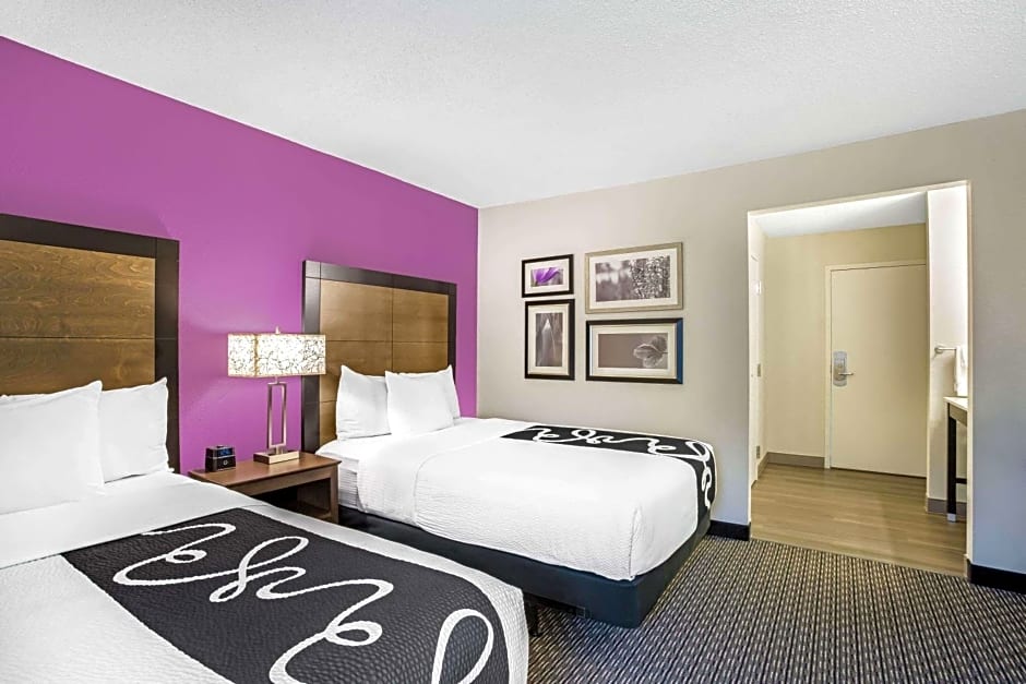 La Quinta Inn & Suites By Wyndham Hartford - Bradley Airport