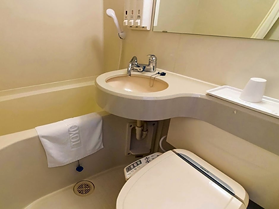 Toyoko Inn Shin-Osaka Chuo-Guchi Honkan
