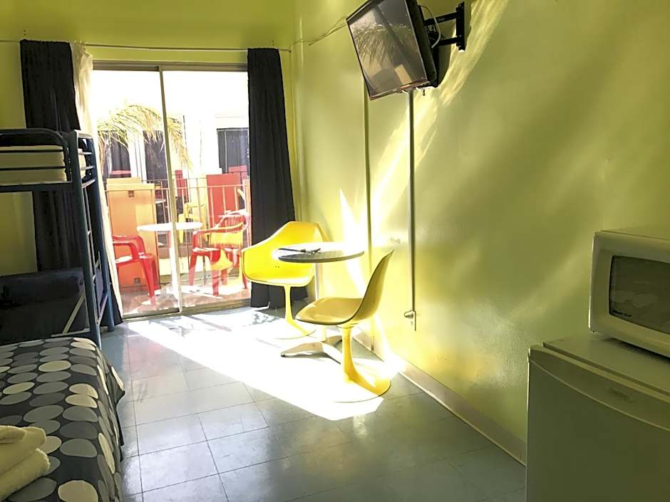 Banana Bungalow West Hollywood Hotel & Hostel