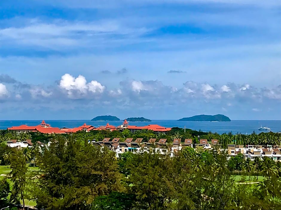 Sunset Seaview Vacation Condo City Centre @ IMAGO Shopping Mall