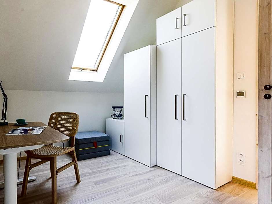 Seaview House with fireplace