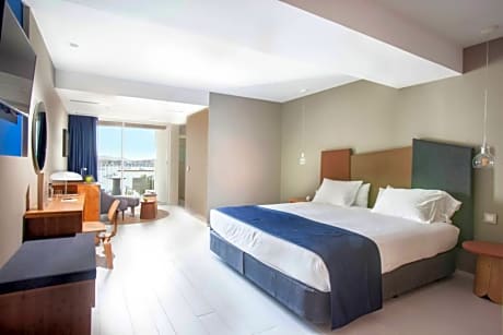 DOUBLE SINGLE USE DELUXE SEA VIEW