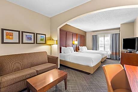 2 Queen Beds, Suite, Nonsmoking