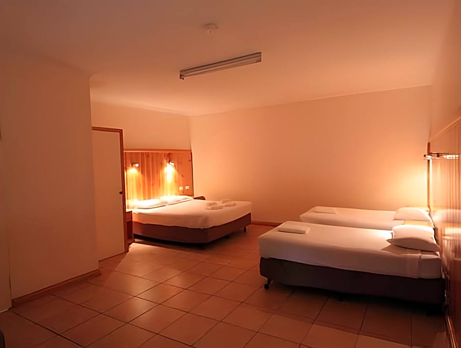 Lazy River Motor Inn