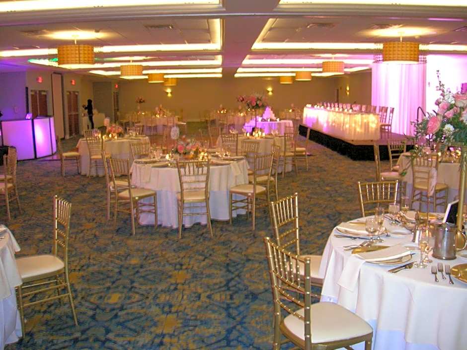 Crowne Plaza Suites Pittsburgh South By IHG
