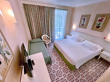 Double Room with Balcony and Extra Bed