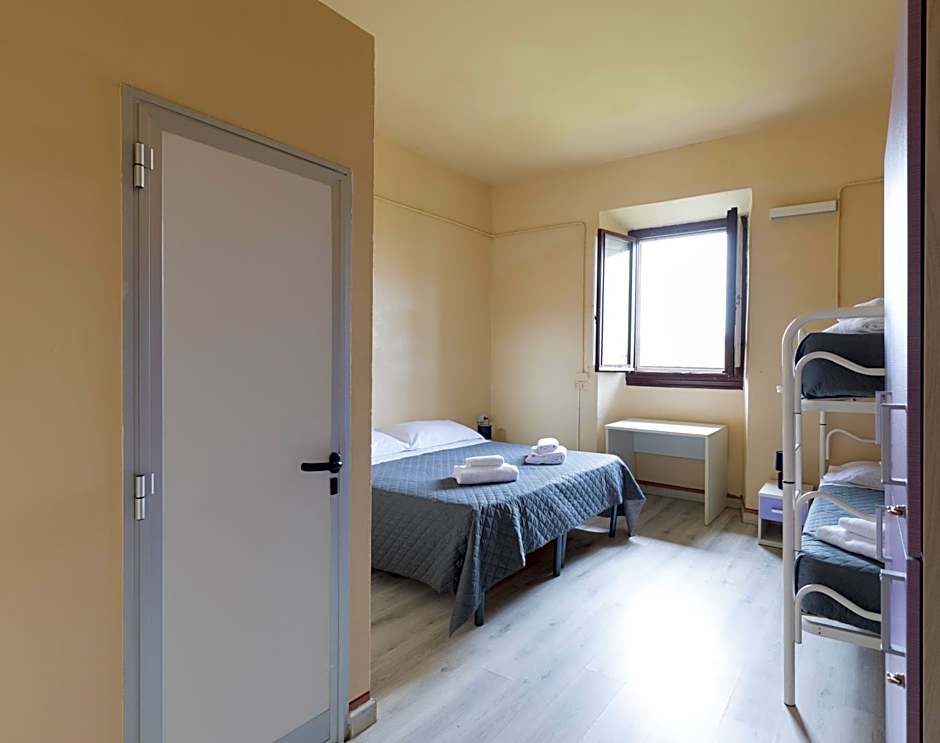 Hotel & Hostel 7