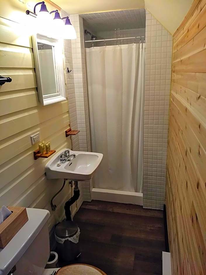 Dwight Riverside Inn